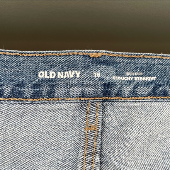Old Navy high-rise, slouchy jean shorts - Picture 3 of 3